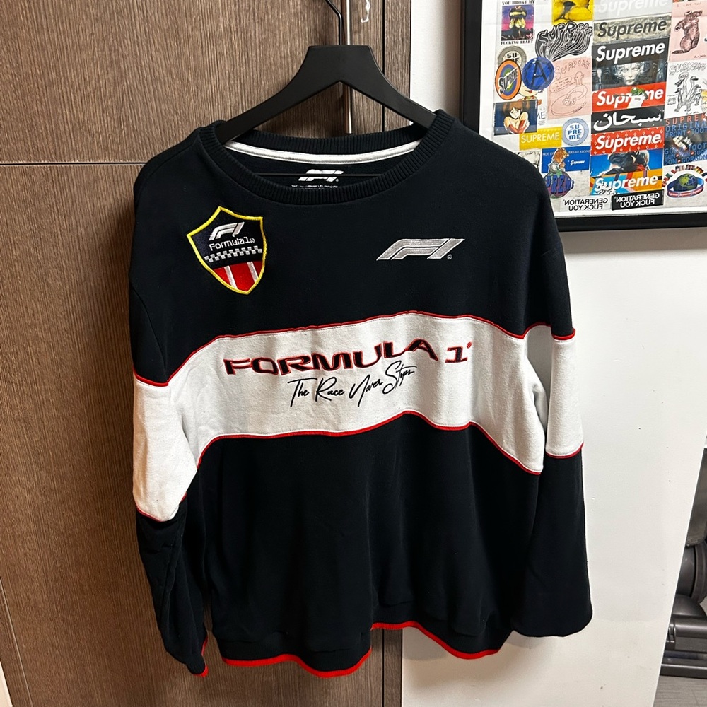 Formula 1 Official Black Sweatshirt - Picture 4 of 4